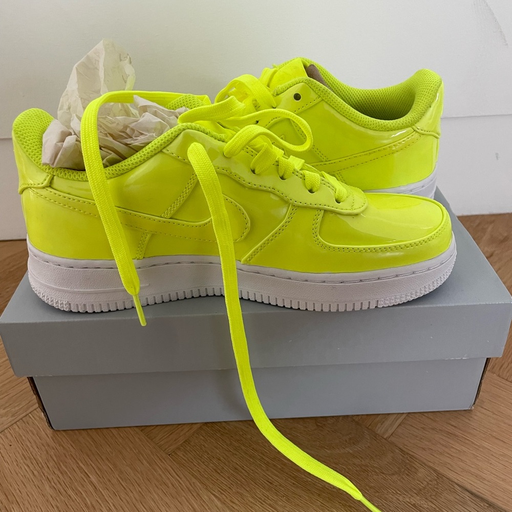 Brand new patent leather volt/neon yellow Nike AF1 sz 6.5W